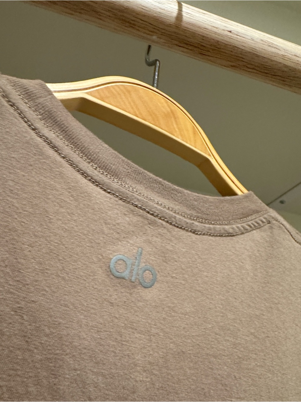 4-Pack ALO Yoga Men's Short Sleeve Crew Neck Tees | Size M - Picture 4 of 16